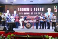 Pemukulan gong membuka kegiatan Rakorwil ADKASI. Foto: Biro ADPIM Kepri 