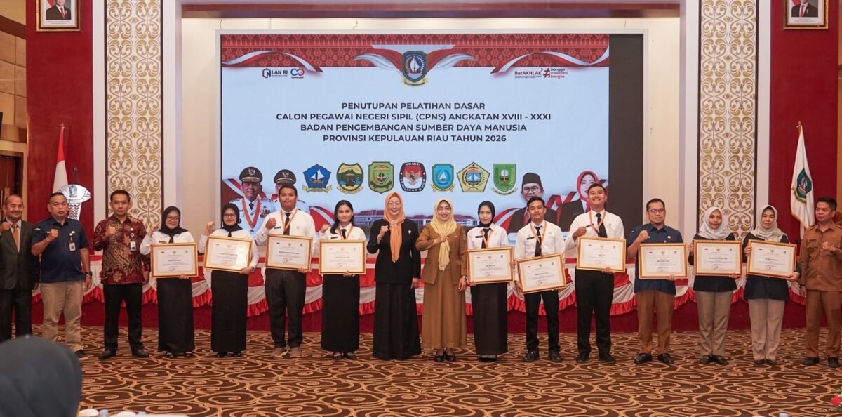 Foto bersama peserta terbaik Latsar CPNS 2026. Foto: Biro ADPIM Kepri