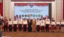 Foto bersama peserta terbaik Latsar CPNS 2026. Foto: Biro ADPIM Kepri