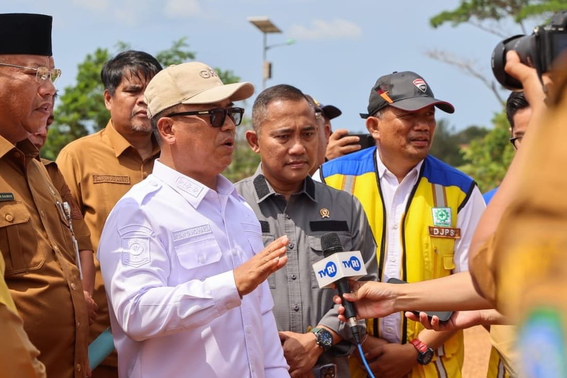 Wakil Gubernur Kepri, Nyanyang Haris Pratamura memberikan keterangan pers terkait Sekolah Rakyat, Selasa (23/6/2026). Foto: Diskominfo Kepri
