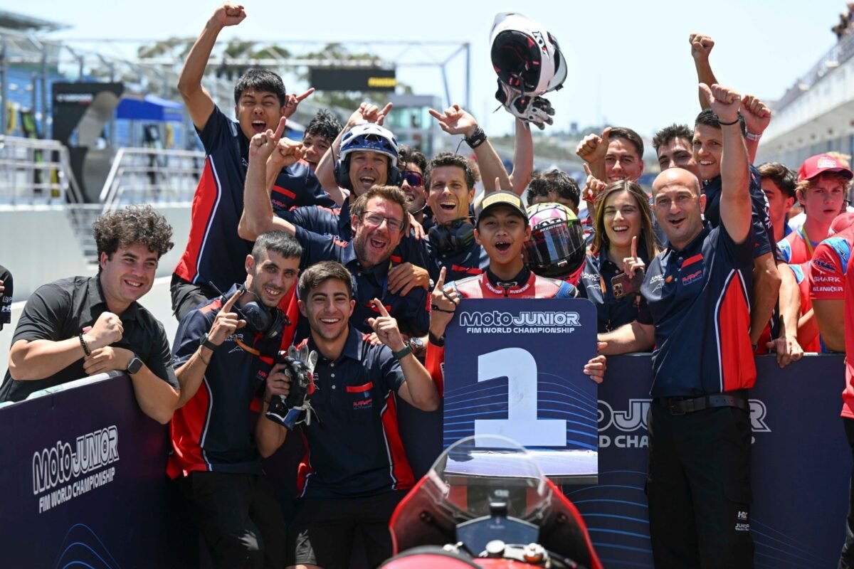 Pebalap binaan PT Astra Honda Motor (AHM) itu meraih kemenangan perdana di Moto3 Junior World Championship 2026 usai finis pertama pada putaran kedua di Sirkuit Estoril, Portugal, Minggu (14/6/2026). Foto: Istimewa