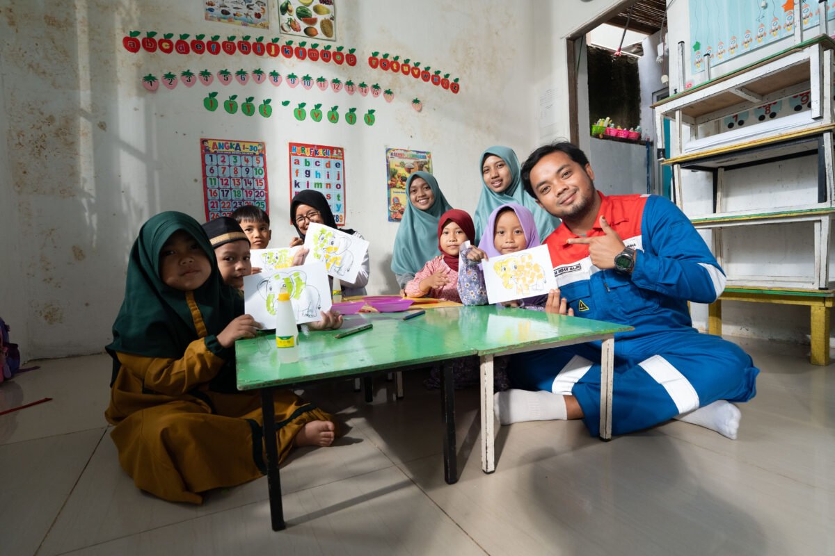 PT Perusahaan Gas Negara Tbk (PGN) melalui Offtake Stasiun Panaran menjalankan Program Taman Asuh Sayang Anak (TAMASYA) di Anak Ceria Daycare, Kelurahan Mangsang, Kecamatan Sei Beduk, Kota Batam. Foto: Istimewa