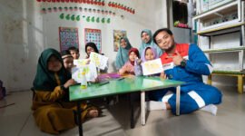 PT Perusahaan Gas Negara Tbk (PGN) melalui Offtake Stasiun Panaran menjalankan Program Taman Asuh Sayang Anak (TAMASYA) di Anak Ceria Daycare, Kelurahan Mangsang, Kecamatan Sei Beduk, Kota Batam. Foto: Istimewa