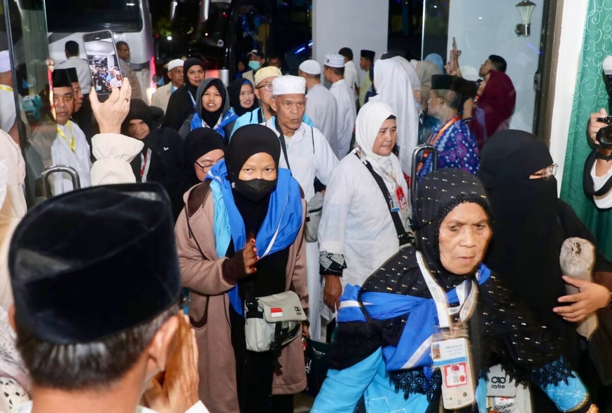 Sejumlah jemaah haji Kloter 1 Debarkasi Batam tiba di Asrama Haji Batam, Senin (1/6/2026). Foti: Humas Diskominfo Batam