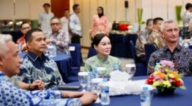 Plh Wali Kota Batam, Li Claudia Chandra, saat menerima kunjungan 22 atase pertahanan dari 19 negara sahabat dalam rangkaian Defence Attache Tour 2026 di Batam, Rabu (3/6/2026). Foto: Humas Diskominfo Batam