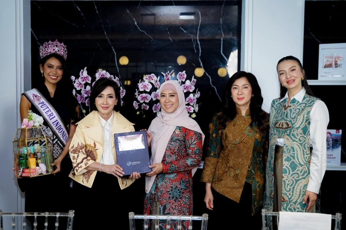 Menteri Komunikasi dan Digital Meutya Hafid saat menerima enam Puteri Indonesia 2026 pada Kamis, 4 Jini 2026 menegaskan bahwa isu perlindungan anak di ruang digital telah menjadi perhatian dunia dan semakin relevan dibawa ke berbagai forum internasional. Foto: Dok Kemkomdigi/Tim Dunia Meutya