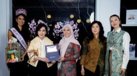 Menteri Komunikasi dan Digital Meutya Hafid saat menerima enam Puteri Indonesia 2026 pada Kamis, 4 Jini 2026 menegaskan bahwa isu perlindungan anak di ruang digital telah menjadi perhatian dunia dan semakin relevan dibawa ke berbagai forum internasional. Foto: Dok Kemkomdigi/Tim Dunia Meutya