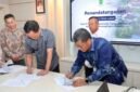 ekretaris Daerah Kota Batam, Firmansyah, dan Direktur PT Prima Propertindo Utama, Albert Crenna Dessely, menandatangani naskah hibah di Kantor Wali Kota Batam, Kamis (11/6/2026). Foto: Humas Diskominfo Batam