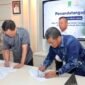 ekretaris Daerah Kota Batam, Firmansyah, dan Direktur PT Prima Propertindo Utama, Albert Crenna Dessely, menandatangani naskah hibah di Kantor Wali Kota Batam, Kamis (11/6/2026). Foto: Humas Diskominfo Batam