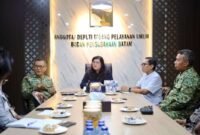 Anggota/Deputi Bidang Pelayanan Umum BP Batam, Ariastuty Sirait, menerima kunjungan Kepala Staf Komando Armada (Kaskoarmada) I Tanjungpinang, Laksamana Pertama TNI Dr. Arif Badrudin, Jumat (12/6/2026). Foto: Humas BP Batam