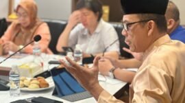epala Bapenda Batam, Raja Azmansyah, memimpin rapat persiapan Apresiasi Wajib Pajak Taat Pajak Tahun 2026 di Ruang Rapat Bapenda Kota Batam, Jumat (12/6/2026). Foto: Humas Diskominfo Batam