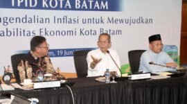 Wali Kota Batam, Amsakar Achmad, menyampaikan arahan saat menghadiri HLM TPID Kota Batam Tahun 2026 di Ruang Raja Haji Fisabilillah, Kantor Perwakilan Bank Indonesia Kepri, Jumat (19/6/2026). Foto: Humas Diskominfo Batam