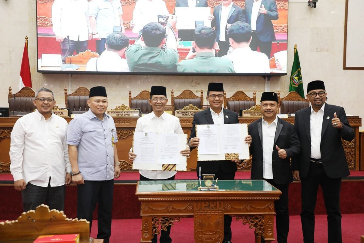 Pemko Batam bersama DPRD Kota Batam mengesahkan Perda tersebut dalam Rapat Paripurna DPRD Kota Batam, Rabu (24/6/2026). Foto: Humas Diskominfo Batam