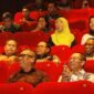 Wali Kota Batam, Amsakar Achmad bersama Wakil Gubenur Kepri Nyanyang Haris Pratamura menghadiri pemutaran film Tanah Sengketa di Mega XXI Batam, Kamis (25/6/2026). Foto: Humas Diskominfo Batam