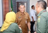 Sekda Batam, Firmansyah, menyambut peserta Studi Lapangan Pelatihan Kepemimpinan Administrator (PKA) Angkatan I dan II Provinsi Sumatera Selatan Tahun 2026 di Kantor Wali Kota Batam, Senin (29/6/2026). Foto: Humas Diskominfo Batam