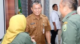 Sekda Batam, Firmansyah, menyambut peserta Studi Lapangan Pelatihan Kepemimpinan Administrator (PKA) Angkatan I dan II Provinsi Sumatera Selatan Tahun 2026 di Kantor Wali Kota Batam, Senin (29/6/2026). Foto: Humas Diskominfo Batam