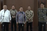 Menkeu Purbaya Yudhi Sadewa usai pertemuan tertutup bersama jajaran pimpinan DPR RI dan Bank Indonesia (BI) di Gedung Nusantara III, Kompleks Parlemen, Senayan, pada Sabtu (6/6/2026). Pertemuan strategis itu dihadiri oleh Wakil Ketua DPR Sufmi Dasco Ahmad, Wakil Ketua Komisi XI DPR RI Mohamad Hekal, Gubernur BI Perry Warjiyo, dan Menteri Sekretaris Negara Prasetyo Hadi. (Istimewa)

