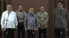 Menkeu Purbaya Yudhi Sadewa usai pertemuan tertutup bersama jajaran pimpinan DPR RI dan Bank Indonesia (BI) di Gedung Nusantara III, Kompleks Parlemen, Senayan, pada Sabtu (6/6/2026). Pertemuan strategis itu dihadiri oleh Wakil Ketua DPR Sufmi Dasco Ahmad, Wakil Ketua Komisi XI DPR RI Mohamad Hekal, Gubernur BI Perry Warjiyo, dan Menteri Sekretaris Negara Prasetyo Hadi. (Istimewa)

