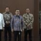 Menkeu Purbaya Yudhi Sadewa usai pertemuan tertutup bersama jajaran pimpinan DPR RI dan Bank Indonesia (BI) di Gedung Nusantara III, Kompleks Parlemen, Senayan, pada Sabtu (6/6/2026). Pertemuan strategis itu dihadiri oleh Wakil Ketua DPR Sufmi Dasco Ahmad, Wakil Ketua Komisi XI DPR RI Mohamad Hekal, Gubernur BI Perry Warjiyo, dan Menteri Sekretaris Negara Prasetyo Hadi. (Istimewa)

