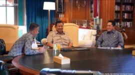 Presiden Prabowo Subianto menerima Menteri Pemuda dan Olahraga (Menpora) Erick Thohir serta pelatih Tim Nasional (Timnas) Indonesia, John Herdman, di kediamannya di Hambalang, Kabupaten Bogor, Jawa Barat, Jumat (19/6/2026). /Foto Sekretariat Presiden