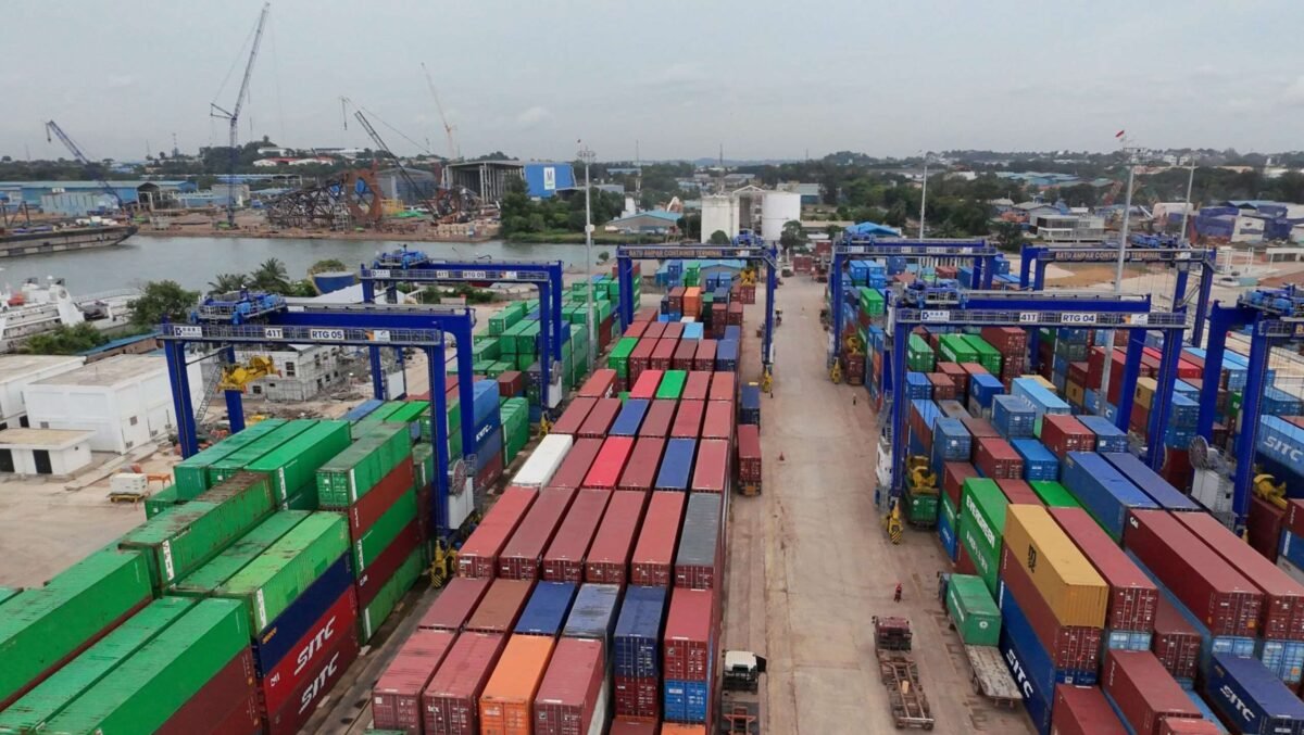 Terminal Peti Kemas (TPK) Batu Ampar mencatat lonjakan layanan direct call internasional. Foto: Istimewa