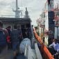 KAL Mapor Satrol Koarmada IV menyelamatkan delapan ABK KM Batam Indah 9 yang tenggelam di perairan Batam, Selasa (23/6/2026). Foto: Istimewa