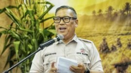 Wakil Gubernur Kepri Nyanyang Haris Pratamura menyampaikan kata sambutan pada pelantikan pengurus DPC HKTI se Provinsi Kepri masa bakti 2026-2031 di Hotel Harmoni One, Batam, Minggu (28/6/2026). Foto: Diskominfo Kepri