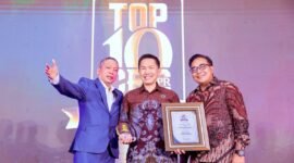 PT BPR Dana Nusantara (Bank Danus) kembali menorehkan prestasi nasional. Bank Danus meraih penghargaan BPR Berpredikat Bintang 5, penghargaan tertinggi di ajang The Finance Top 100 BPR 2026, Jumat (19/6/2026). Foto: Istimewa