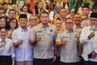 Foto bersama Wamentan, Ketua DPRD Kepri Iman Sutiawan, Wawako Batam Li Claudia Chandra, serta pengurus DPD HKTI Kepri. Foto: Diskominfo Kepri