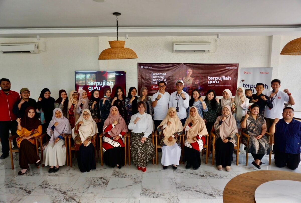 Telkomsel melatih 40 guru dari berbagai sekolah di Batam dalam kegiatan yang berlangsung di Segara Seafood, Sabtu (14/6/2026). Foto: Istimewa