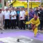 Gubernur Ansar bersama Wagub Nyanyang, Wakil Wali Kota Tanjungpinang Raja Ariza dan Ketua LAM Kepri menyaksikan permainan gasing di event Penyengat Heritage 2026. Foto: Diskominfo Kepri
