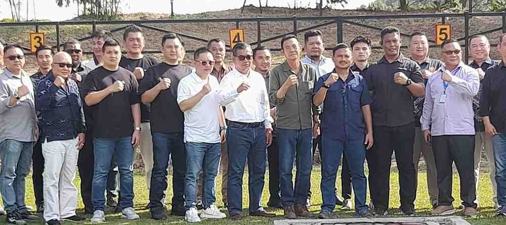 Anggota Komisi I DPRD Kota Batam, Dr. Muhammad Mustofa, SH., MH, menghadiri pisah sambut Komandan Batalyon Infanteri 10 Marinir/Satria Bhumi Yudha (Danyonif 10 Mar/SBY) di Lapangan Tembak Pistol Yonif 10 Marinir/SBY, Pulau Setokok, Batam, Sabtu (18/7/2026). Foto: istimewa