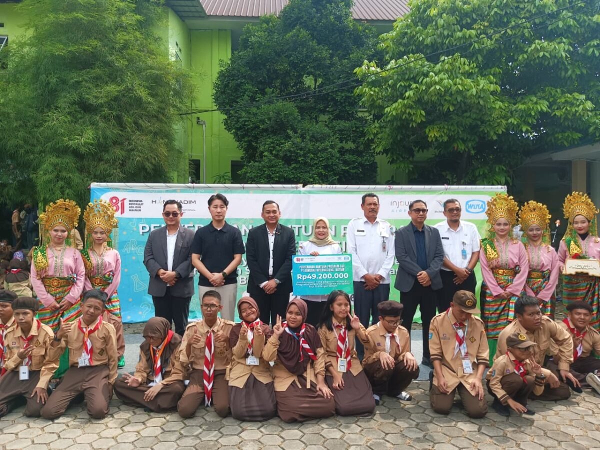 T Bandara Internasional Batam (BIB) menyalurkan bantuan Rp49,2 juta kepada SLB Negeri Batam untuk memperkuat pendidikan. Foto: Istimewa