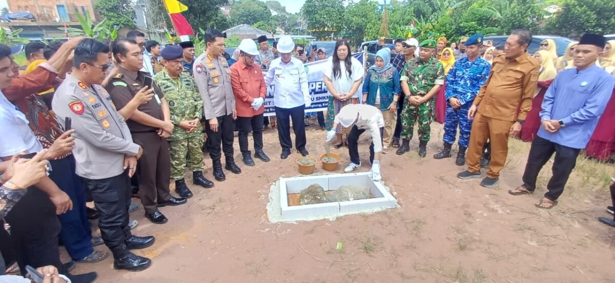 Peletakan batu pertama SMKN 13 Kota Batam di Tanjung Buntung, Kecamatana Bengkong, Senin (13/7/2026). Foto: Istimewa