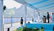 Presiden Prabowo Subianto saat memimpin Upacara Pelantikan Pamong Praja Muda (PPM) Angkatan XXXIII Institut Pemerintahan Dalam Negeri (IPDN) Tahun 2026 di Kampus IPDN Jatinangor, Kabupaten Sumedang, Provinsi Jawa Barat, Rabu (29/7/2026). BPMI Setpres