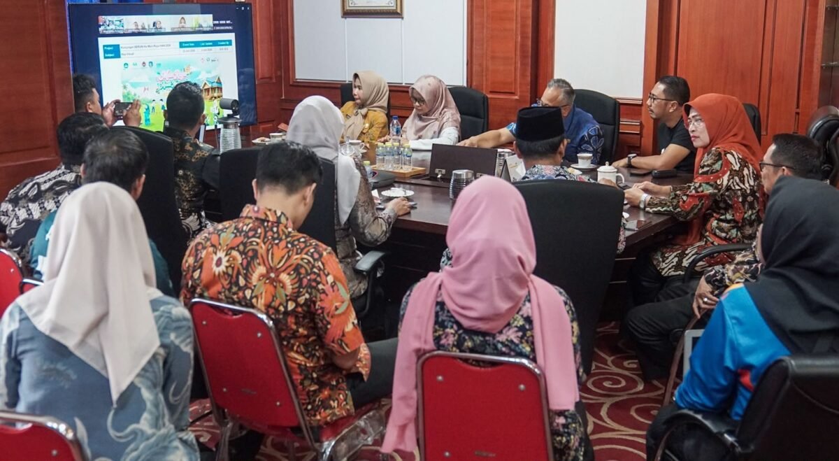 Rapat persiapan peringatan Hari Anak Nasional (HAN) 2026 disejalankan persiapan penyambutan Ketua Dekranas Selvi Ananda dan SERUNI KMP dipimpin Sekdaprov Kepri, Misni, Kamis (16/7/2026). Foto: Biro ADPIM Kepri