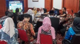 Rapat persiapan peringatan Hari Anak Nasional (HAN) 2026 disejalankan persiapan penyambutan Ketua Dekranas Selvi Ananda dan SERUNI KMP dipimpin Sekdaprov Kepri, Misni, Kamis (16/7/2026). Foto: Biro ADPIM Kepri