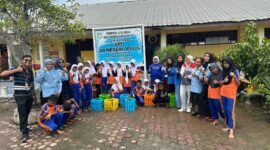 PT Pertamina Patra Niaga membekali ratusan siswa SD Negeri 068426, Kelurahan Nelayan Indah, Medan Labuhan, melalui program SEKAR. Foto: Istimewa
