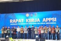 Wakil Gubernur Kepri, Nyanyang Haris Pratamura (dua dari kanan) menghadiri Rapat Kerja Asosiasi Pemerintah Provinsi Seluruh Indonesia (APPSI) di Hotel Marumatta Senggigi, Lombok Barat, Nusa Tenggara Barat, Kamis (16/7/2026). (Marta)