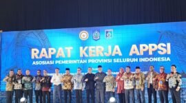 Wakil Gubernur Kepri, Nyanyang Haris Pratamura (dua dari kanan) menghadiri Rapat Kerja Asosiasi Pemerintah Provinsi Seluruh Indonesia (APPSI) di Hotel Marumatta Senggigi, Lombok Barat, Nusa Tenggara Barat, Kamis (16/7/2026). (Marta)