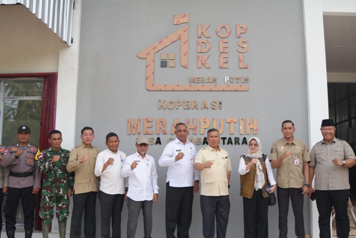Nyanyang meninjau pembangunan Koperasi Desa Merah Putih di Desa Cemaga Utara, Kecamatan Bunguran Selatan,kemarin. Foto Diskominfo Natuna