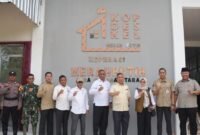 Nyanyang meninjau pembangunan Koperasi Desa Merah Putih di Desa Cemaga Utara, Kecamatan Bunguran Selatan,kemarin. Foto Diskominfo Natuna