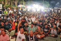 Ribuan warga antusias mengikuti nonton bareng bola gembira Piala Dunia 2026 yang menyiarkan laga final antara Spanyol vs Argentina bersama Gubernur Kepri Ansar Ahmad di median Jalan Bandara RHF Tanjungpinang, Senin (20/7/2026) dini hari. Foto Diskominfo Kepri