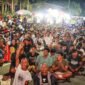 Ribuan warga antusias mengikuti nonton bareng bola gembira Piala Dunia 2026 yang menyiarkan laga final antara Spanyol vs Argentina bersama Gubernur Kepri Ansar Ahmad di median Jalan Bandara RHF Tanjungpinang, Senin (20/7/2026) dini hari. Foto Diskominfo Kepri