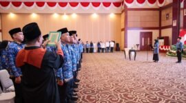 Pengucapan janji dan sumpah jabatan oleh 75 PNS dan 105 Pejabat Fungsional dipimpin oleh Sekretaris Daerah (Sekda) Provinsi Kepulauan Riau di Aula Wan Seri Beni, Dompak, Selasa (1/7/2026). Foto: Diskominfo Kepri