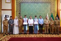 Pelepasan turut dihadiri orang tua calon Anggota Paskibraka Nasional, kepala sekolah, serta guru pendamping. Foto: Diskominfo Kepri