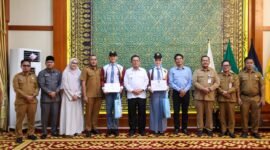 Pelepasan turut dihadiri orang tua calon Anggota Paskibraka Nasional, kepala sekolah, serta guru pendamping. Foto: Diskominfo Kepri