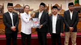 Pemerintah Kota Batam dan DPRD menyepakati Ranperda Pertanggungjawaban APBD 2025 menjadi Perda dalam rapat paripurna, Rabu (8/7/2026). Foto: Humas Diskominfo Batam