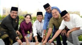 Peletakan batu pertama Bundaran Raja Ali Marhum Pulau Bayan Yang Dipertuan Muda V di ruas jalan menuju Bandara Internasional Hang Nadim, Jumat (10/7/2026). Foto:  Humas BP Batam
