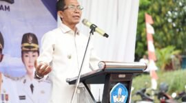 Wali Kota Batam, Amsakar Achmad, menyampaikan sambutan saat peletakan batu pertama pembangunan SMKN 13 Batam di Bengkong, Senin (13/7/2026). Foto: Humas Diskominfo Batam
